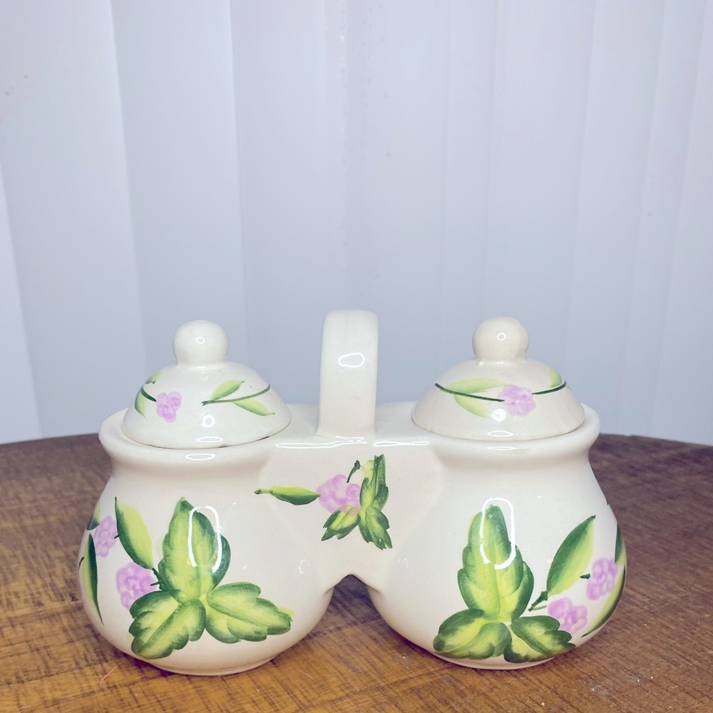 Vintage Sugar Jar  
Porcelain